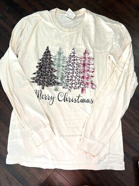 Cream Long Sleeve 'Merry Christmas' Graphic Tee